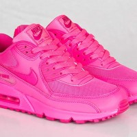 Nike Max 90 Hyper Pink | TheBeautyMusthaves
